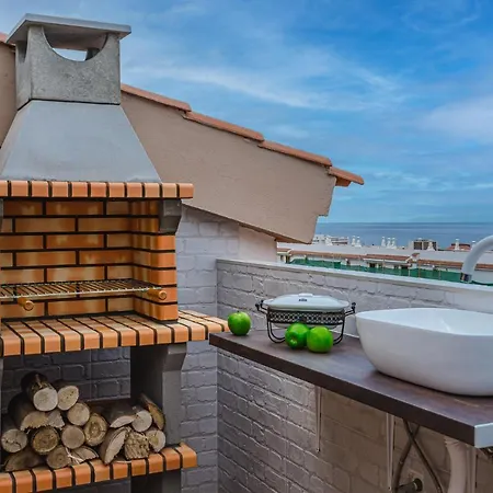Red Large Family Apartment, Three Floors, 10 Guests Apartmán Costa Adeje (Tenerife)