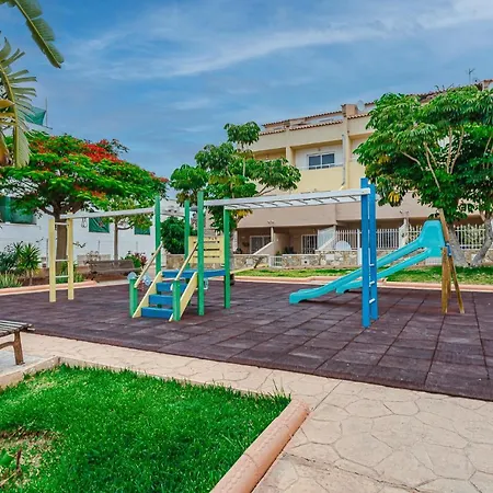 Red Large Family Apartment, Three Floors, 10 Guests Apartmán Costa Adeje (Tenerife)