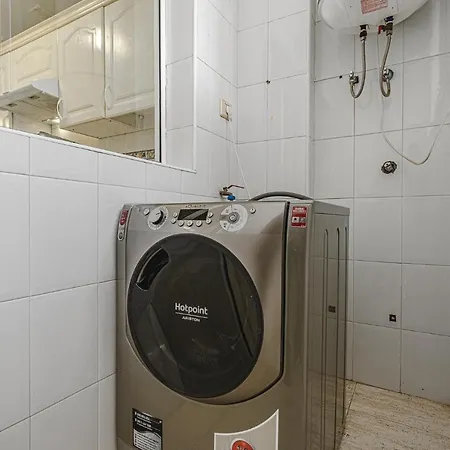 Red Large Family Apartment, Three Floors, 10 Guests Apartment *