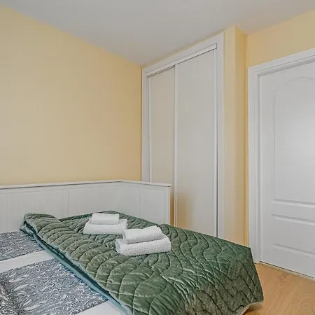 Apartmán Red Large Family Apartment, Three Floors, 10 Guests *