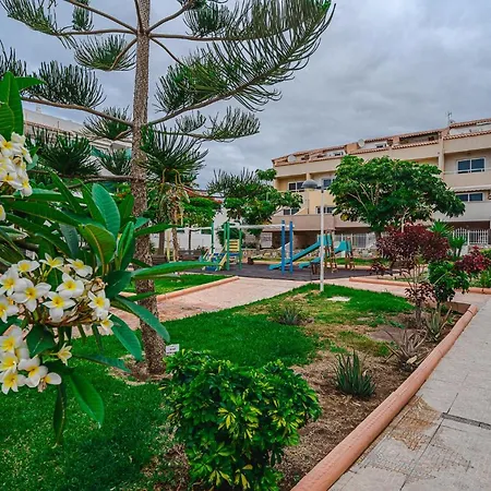 Apartmán Red Large Family Apartment, Three Floors, 10 Guests *
