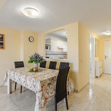 Red Large Family Apartment, Three Floors, 10 Guests Apartmán Costa Adeje (Tenerife)