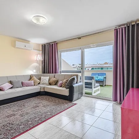 Appartamento Red Large Family Apartment, Three Floors, 10 Guests