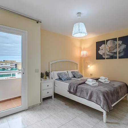 Red Large Family Apartment, Three Floors, 10 Guests Appartement Costa Adeje (Tenerife)