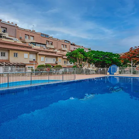 Appartamento Red Large Family Apartment, Three Floors, 10 Guests *
