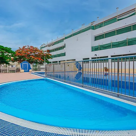 Appartamento Red Large Family Apartment, Three Floors, 10 Guests